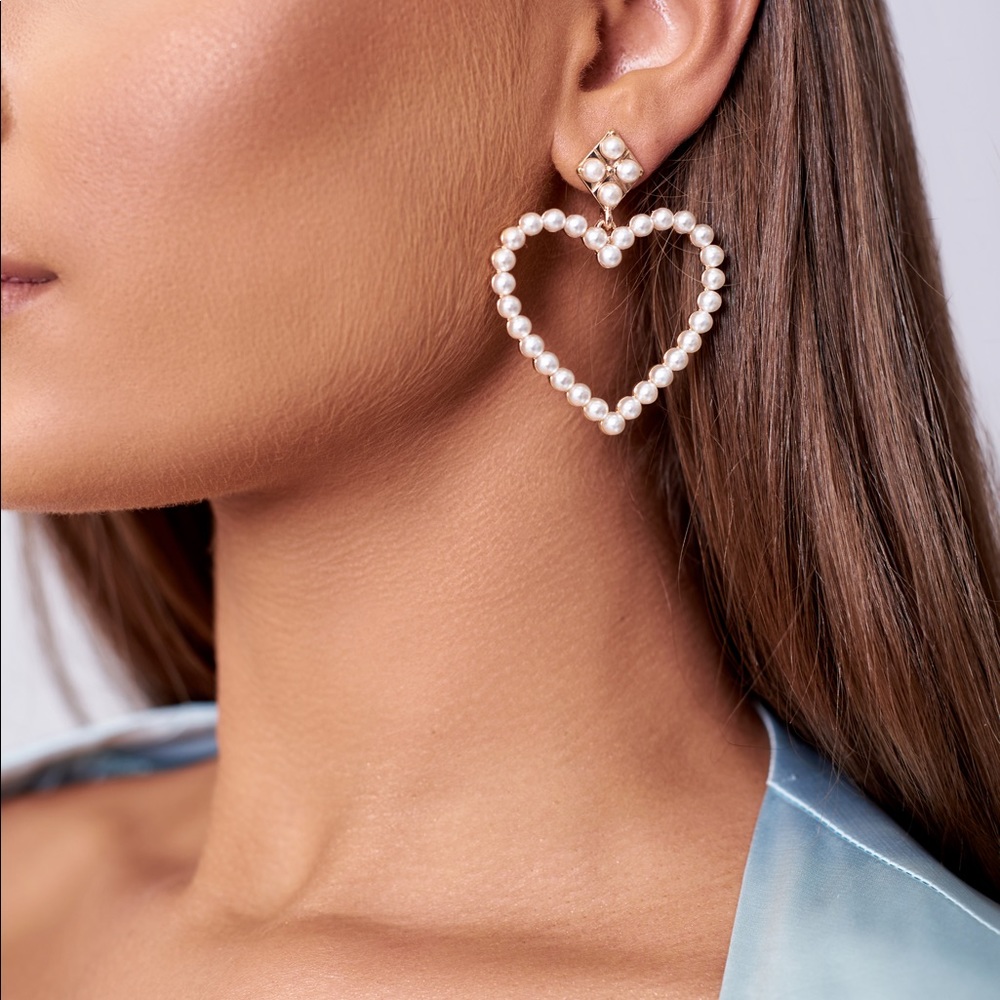 Some a Pearl love shaped earrings